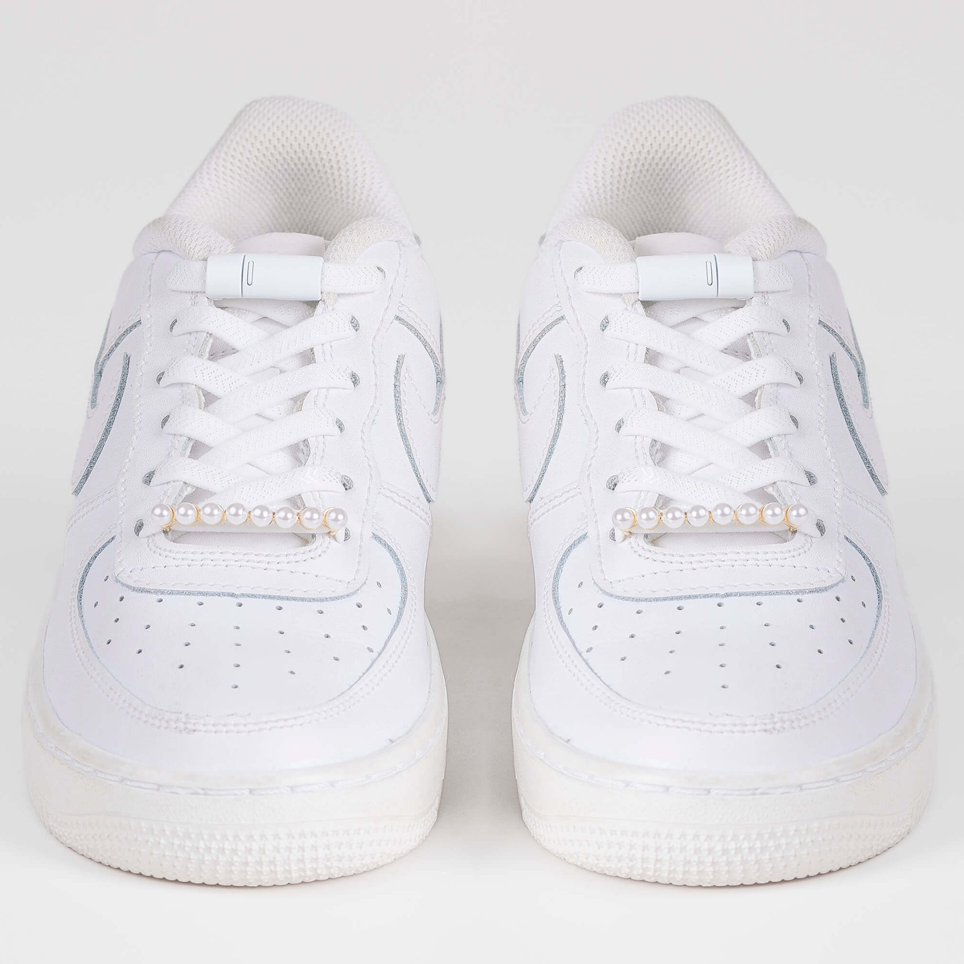 EEZYBEEZY kengännauhakoriste kultainen valkoisilla helmillä