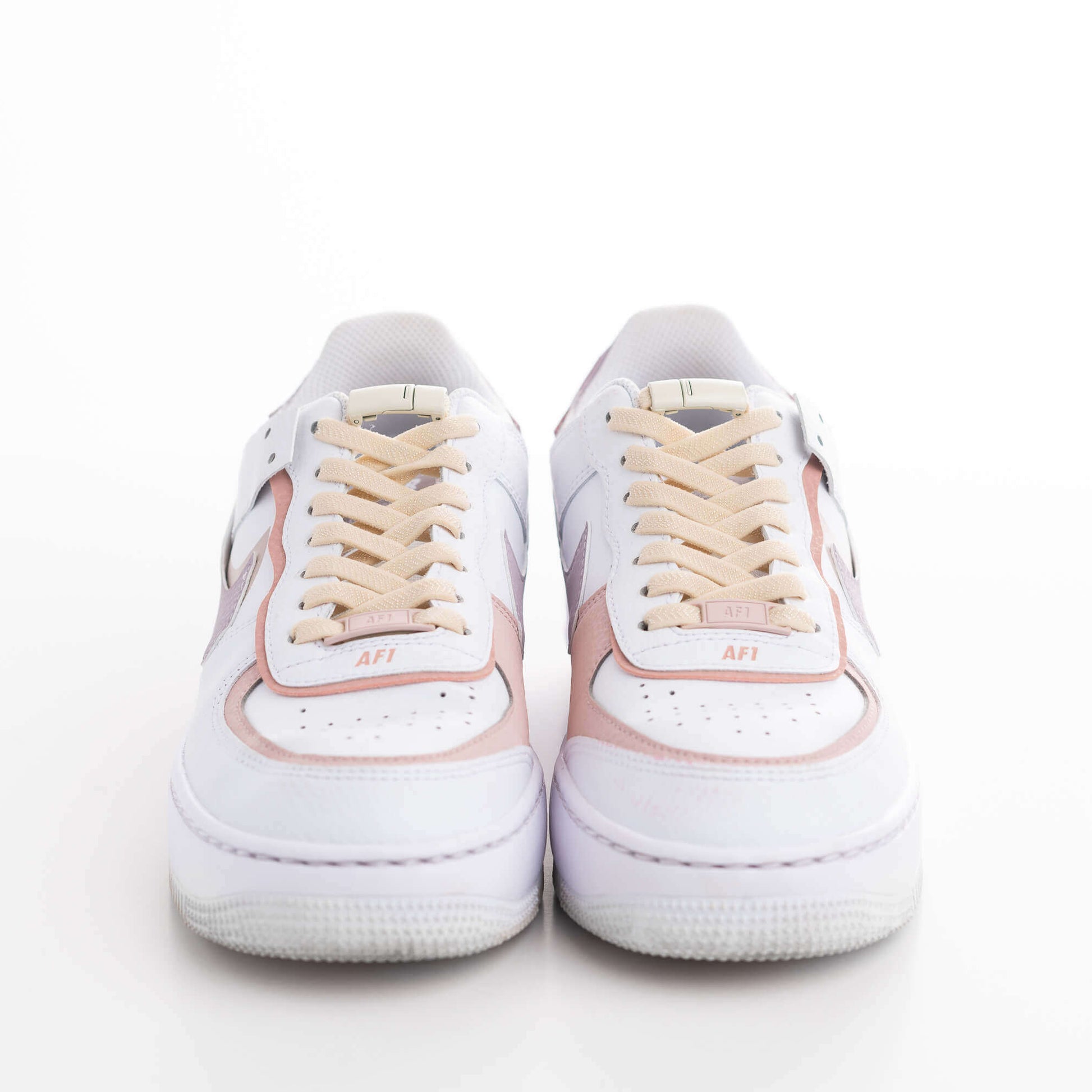 Magneettikiinnitteinen kengännauha