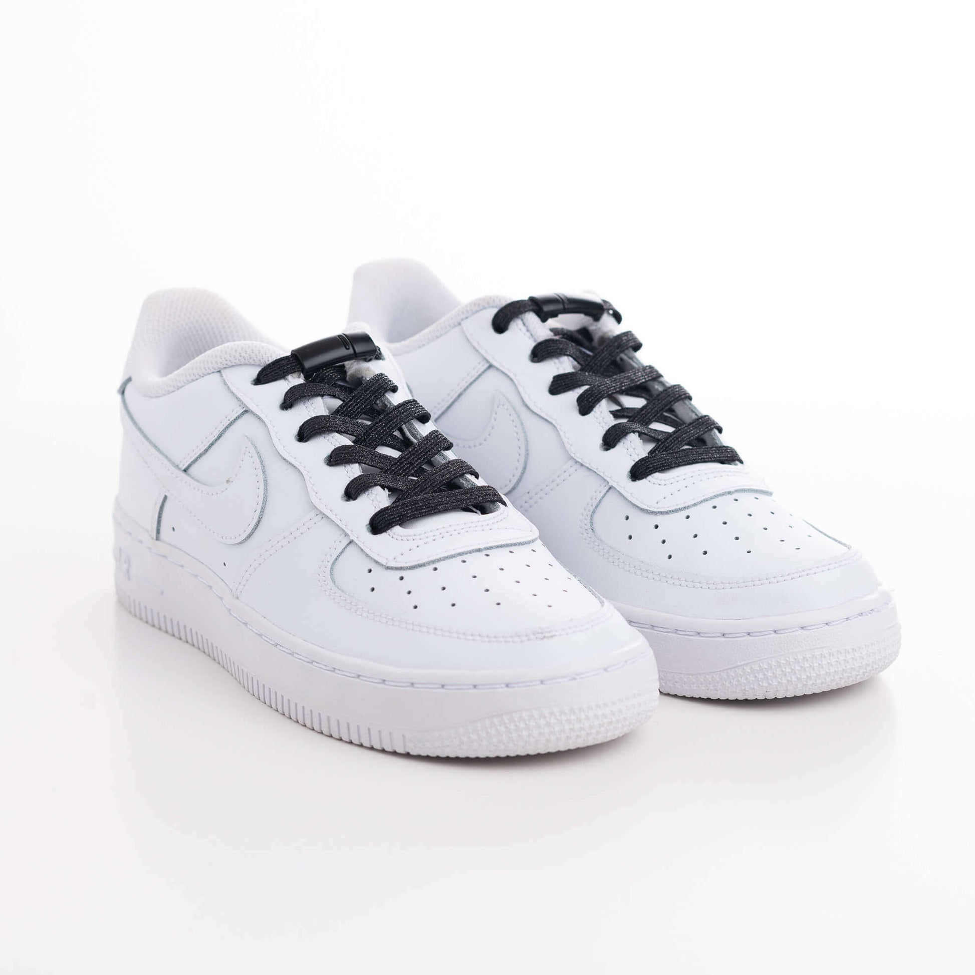 Venyvä kengännauha kimalteella