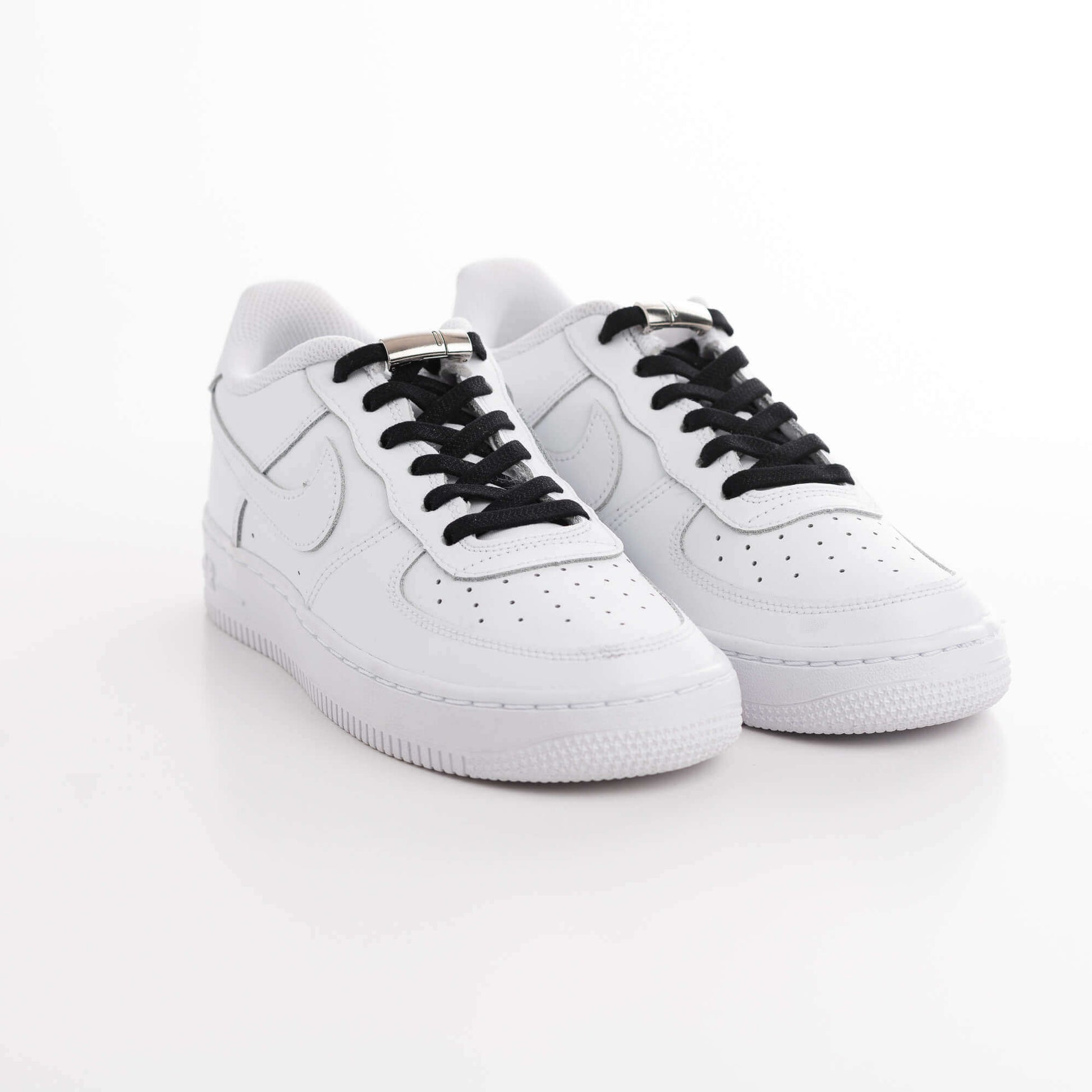 Venyvät kengännauhat magneettikiinnityksellä