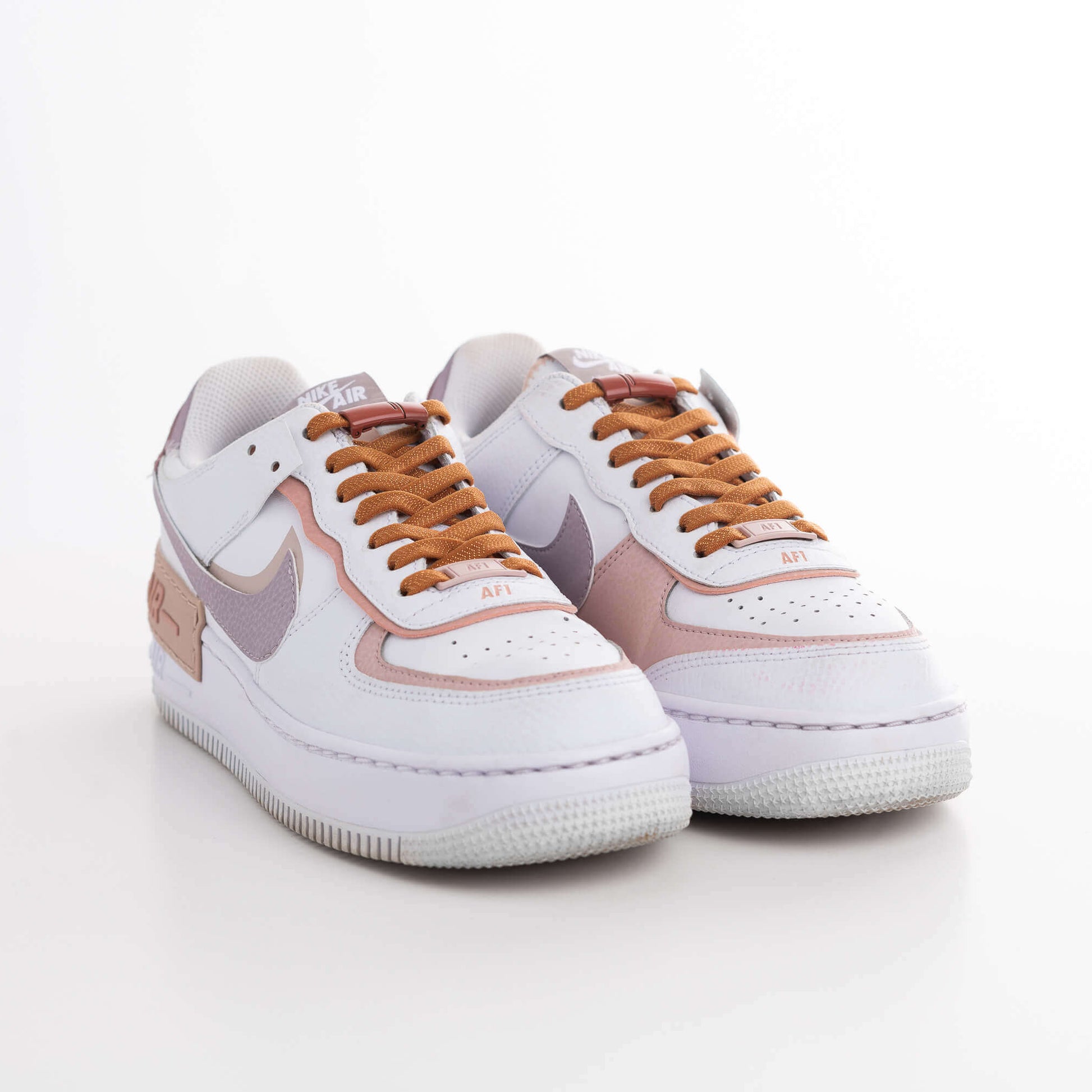 Magneettikiinnitteinen venyvä kengännauha