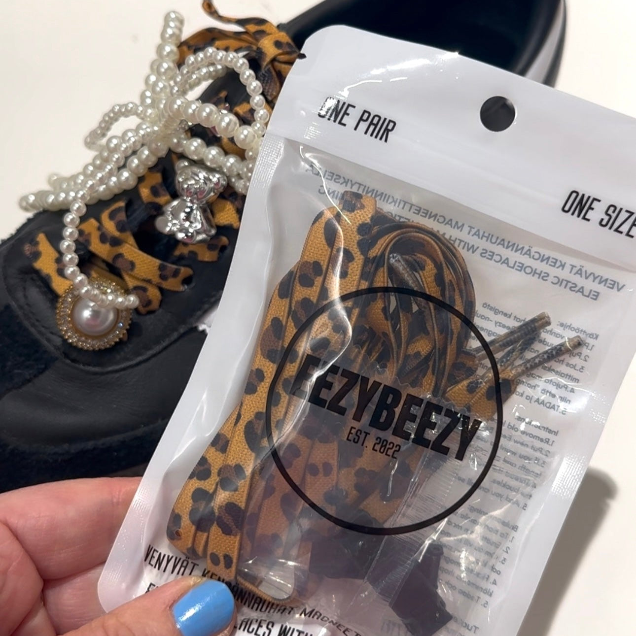 Leopardi kuosisten venyvienkengännauhojen paketti