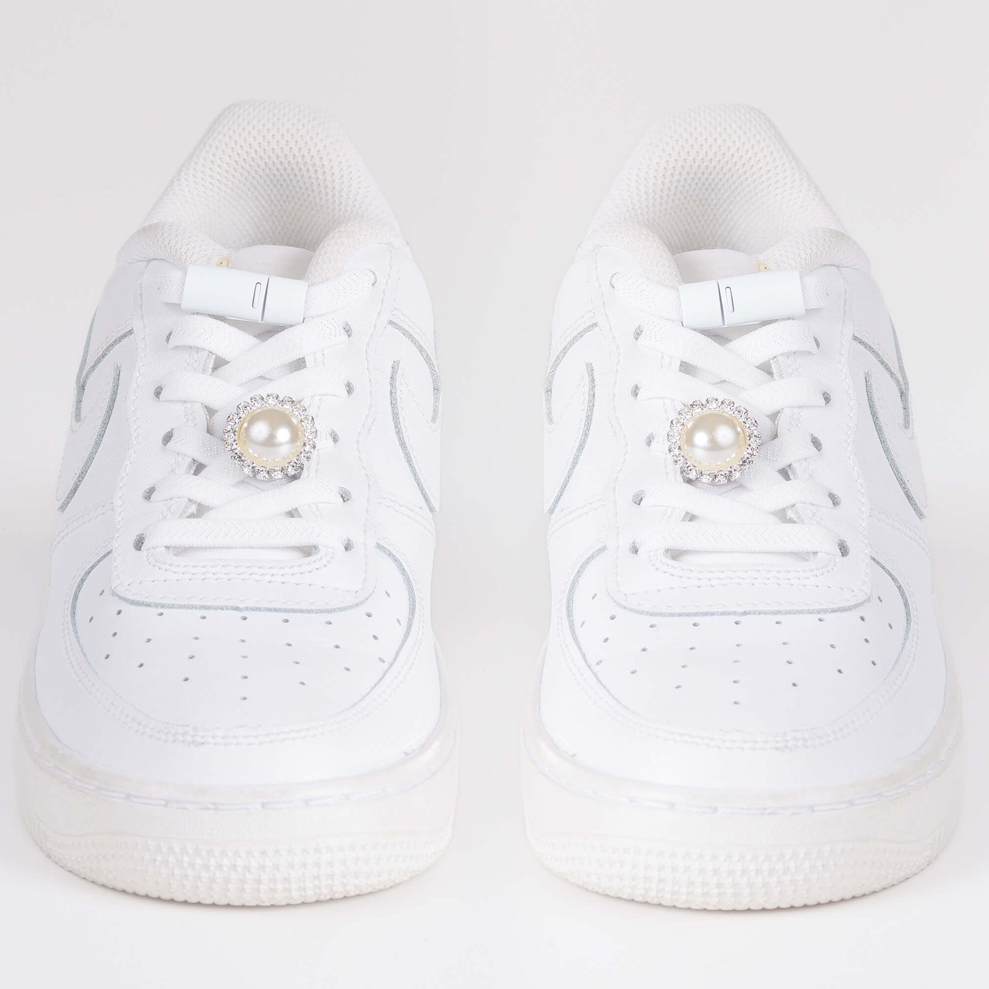 EEZYBEEZY kengännauhakoriste timantteja ja helmi