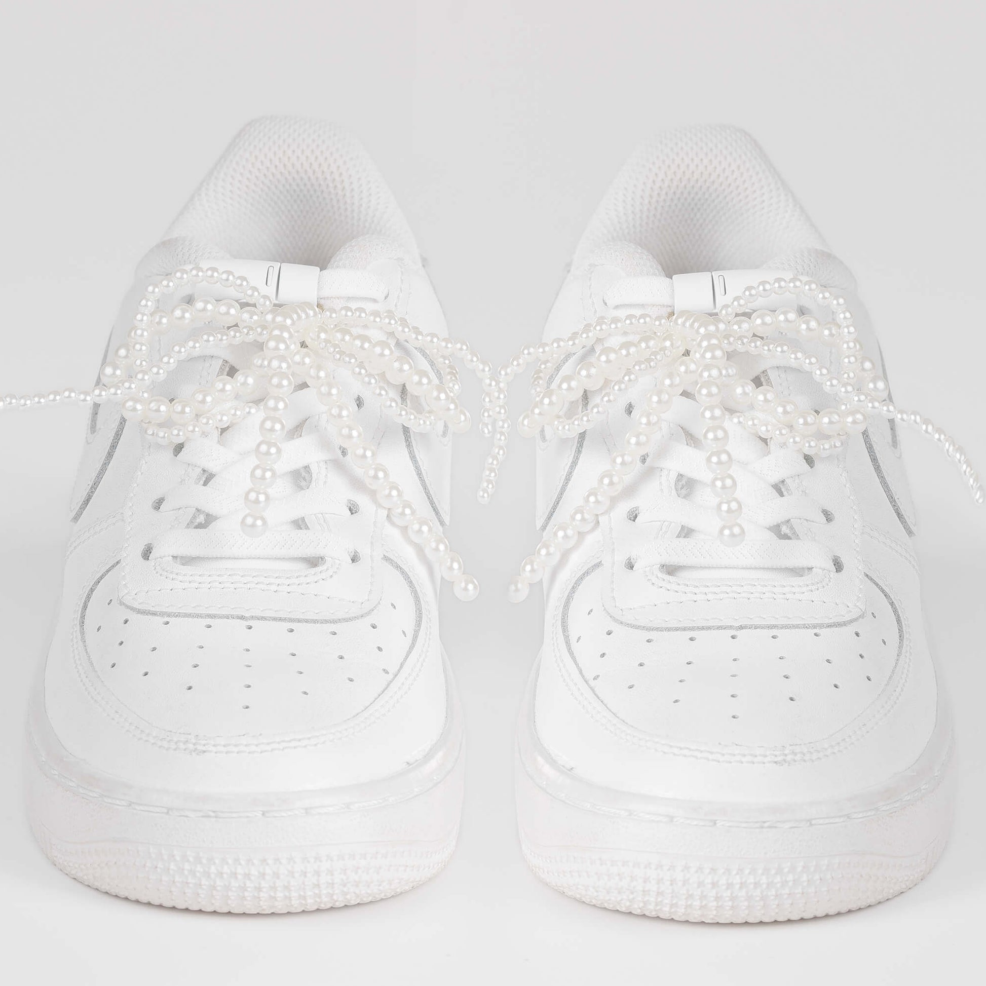 EEZYBEEZY kengännauhakoriste valkoinen helminauha