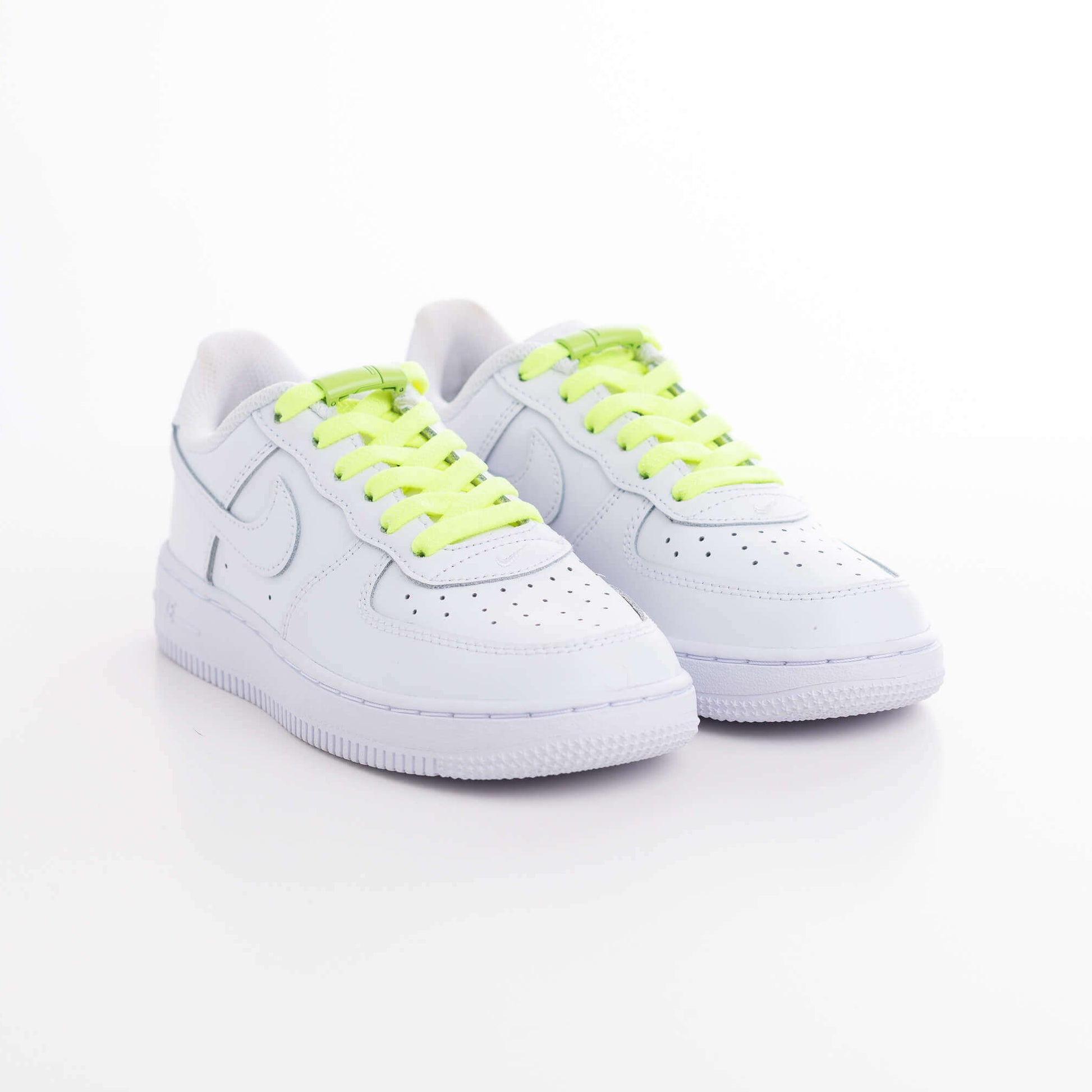 Magneettikiinnitteinen kengännauha