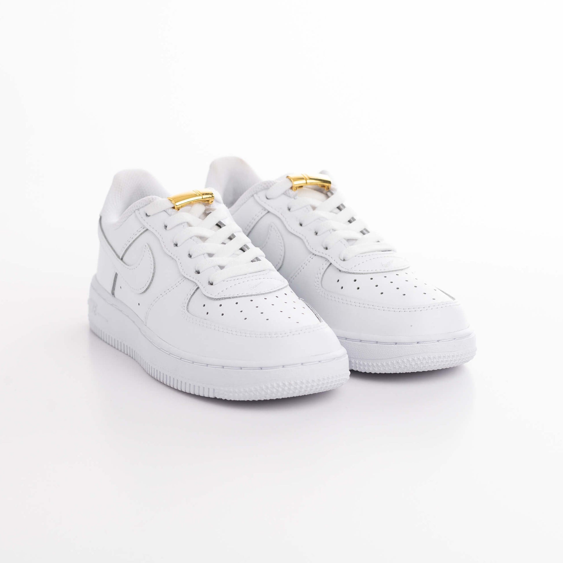 Venyvä kengännauha magneettikiinnityksellä