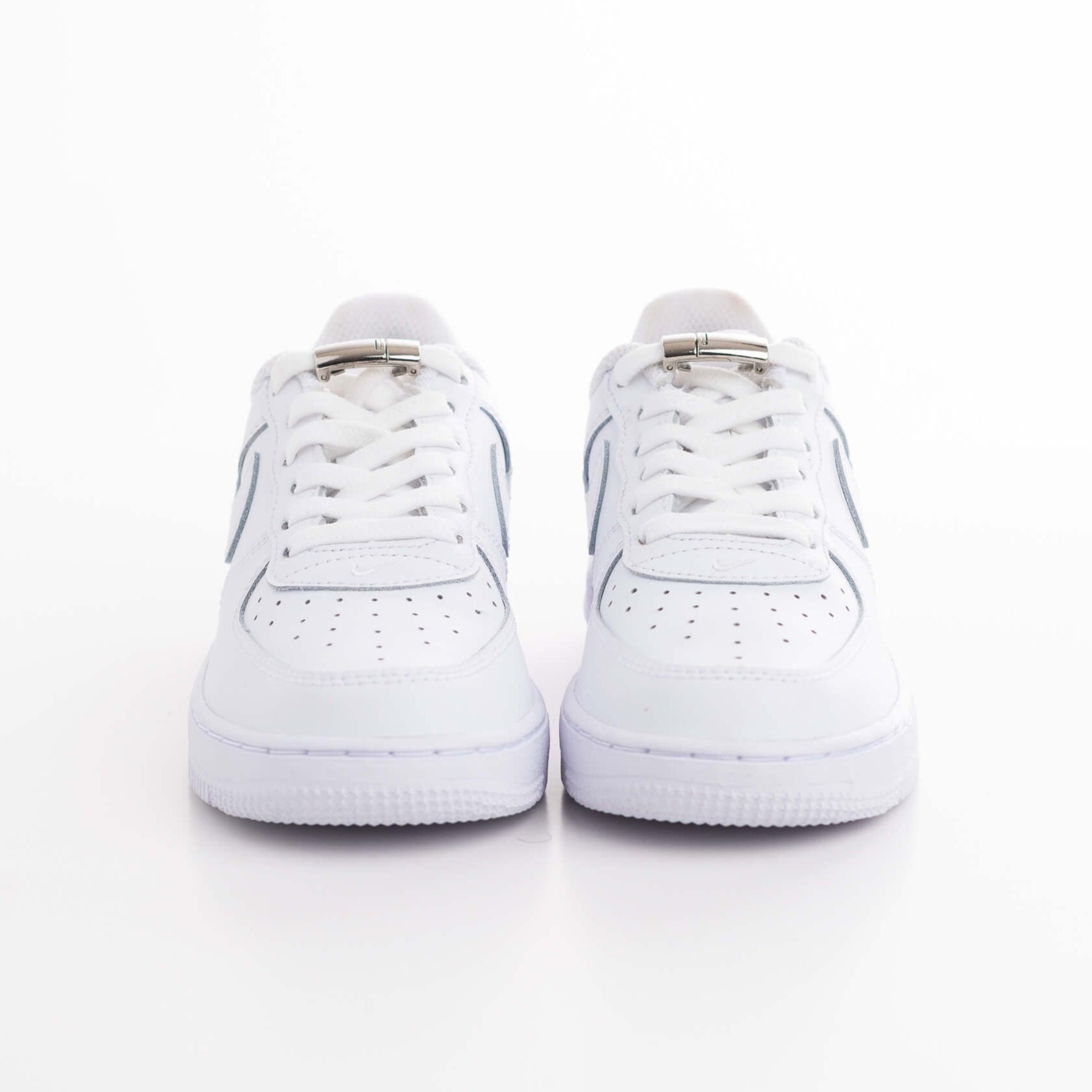 Venyvä kengännauha magneettikiinnityksellä