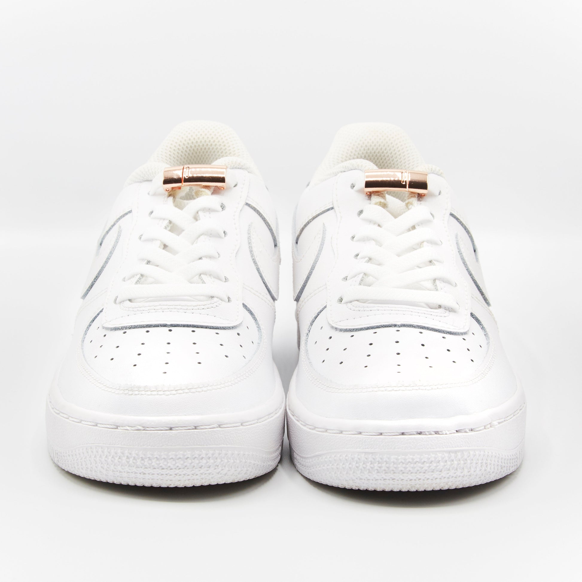 Venyvä kengännauha magneettikiinnityksellä