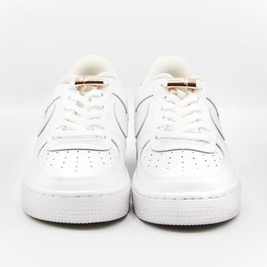 Venyvä kengännauha magneettikiinnityksellä