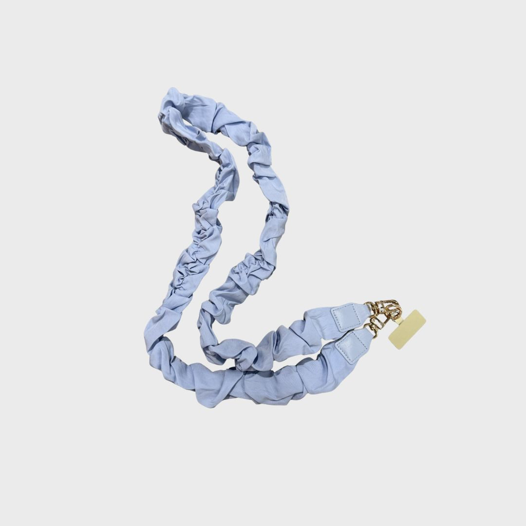 puhelinnauha ruffle light blue värissä