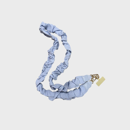 puhelinnauha ruffle light blue värissä 